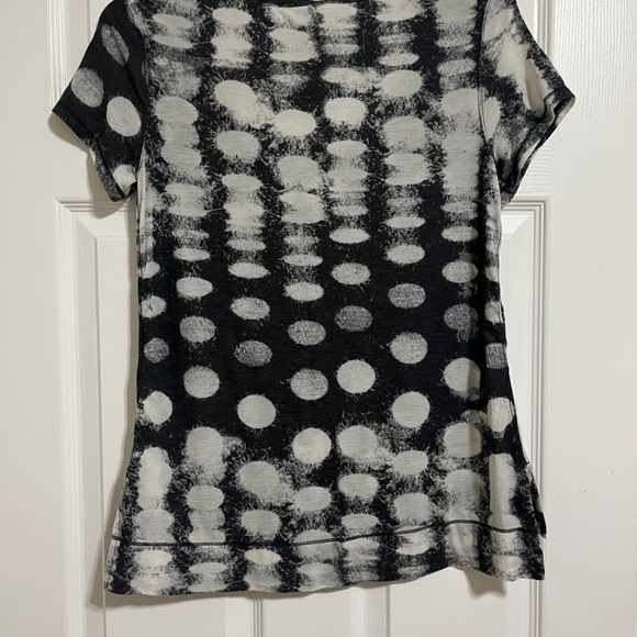 Lululemon polka dot tee with front pocket - Picture 2 of 6
